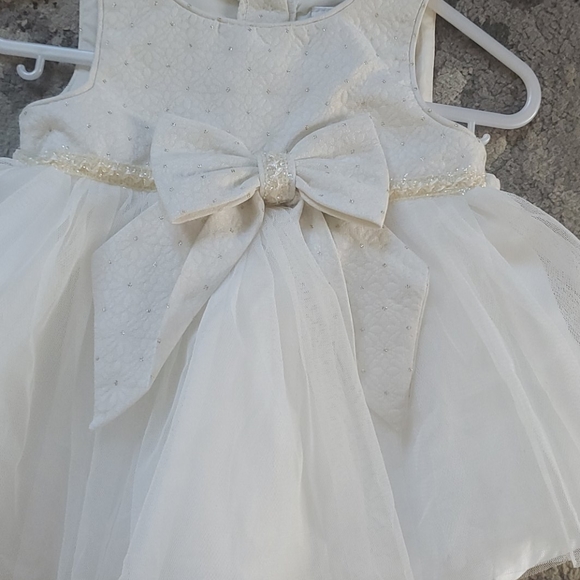 Cream and gold christening dress for baby girl - Picture 3 of 4